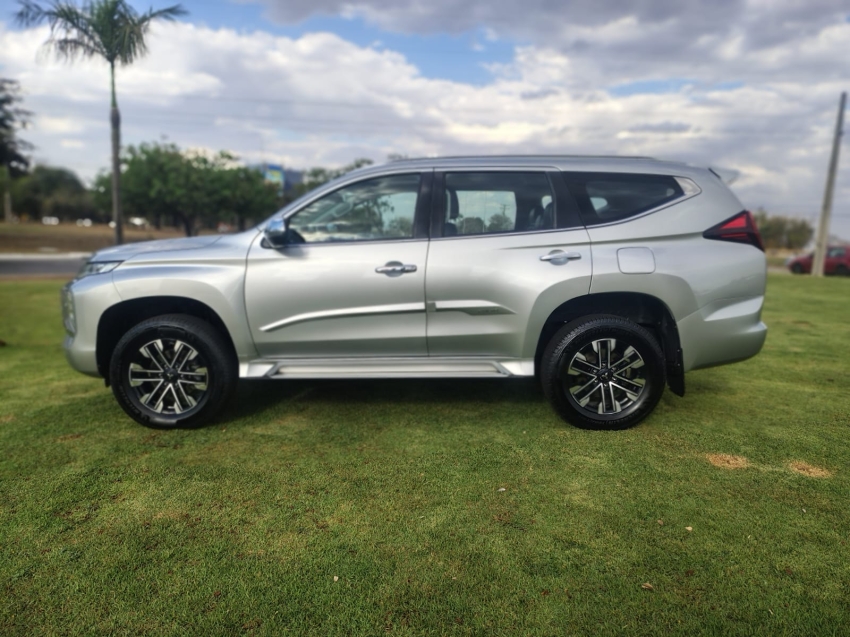 Mitsubishi PAJERO SPORT 2.4 16V MIVEC TURBO DIESEL HPE-S AWD AUTOMÁTICO