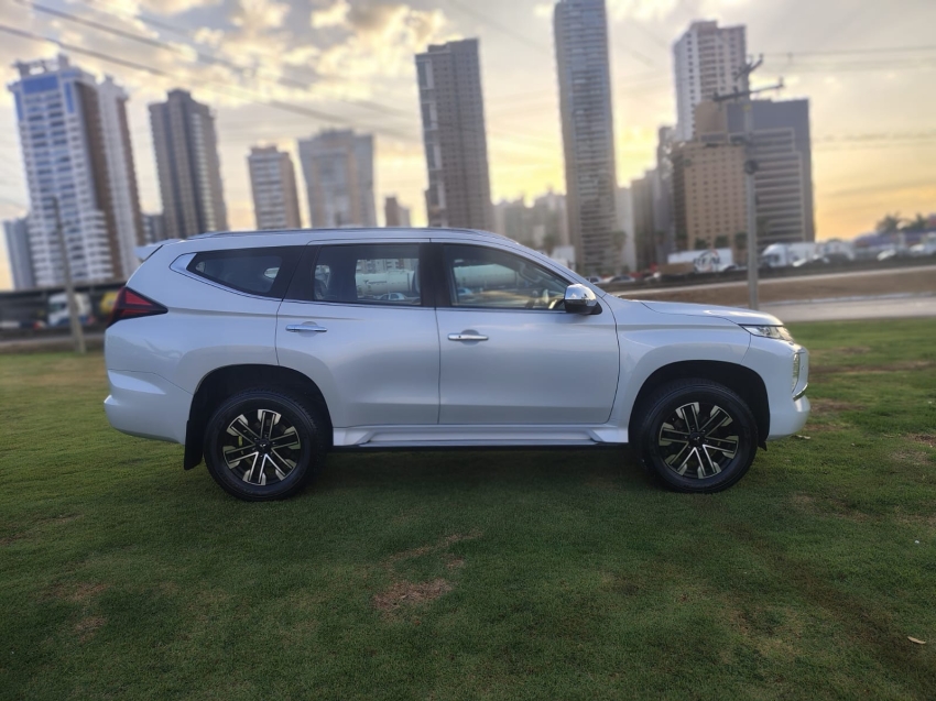 Mitsubishi PAJERO SPORT 2.4 16V MIVEC TURBO DIESEL HPE AWD AUTOMÁTICO