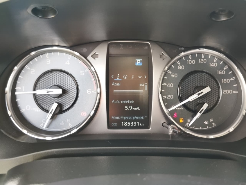 Toyota HILUX 2.8 D-4D TURBO DIESEL CD SRX 4X4 AUTOMÁTICO