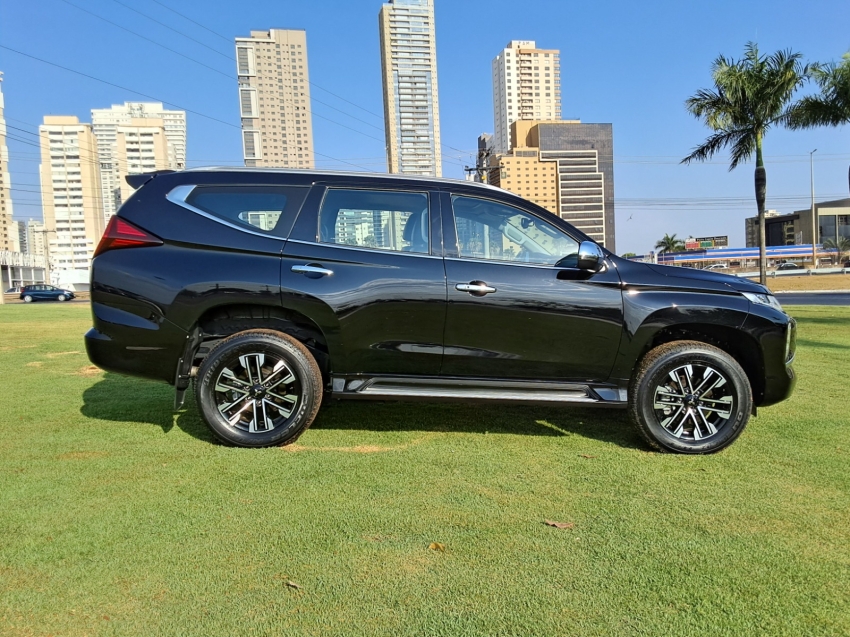 Mitsubishi PAJERO SPORT 2.4 16V MIVEC TURBO DIESEL HPE AWD AUTOMÁTICO