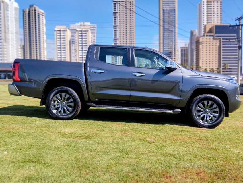 Mitsubishi TRITON 2.4 BITURBO DIESEL CD HPE-S 4X4 AUTOMÁTICO