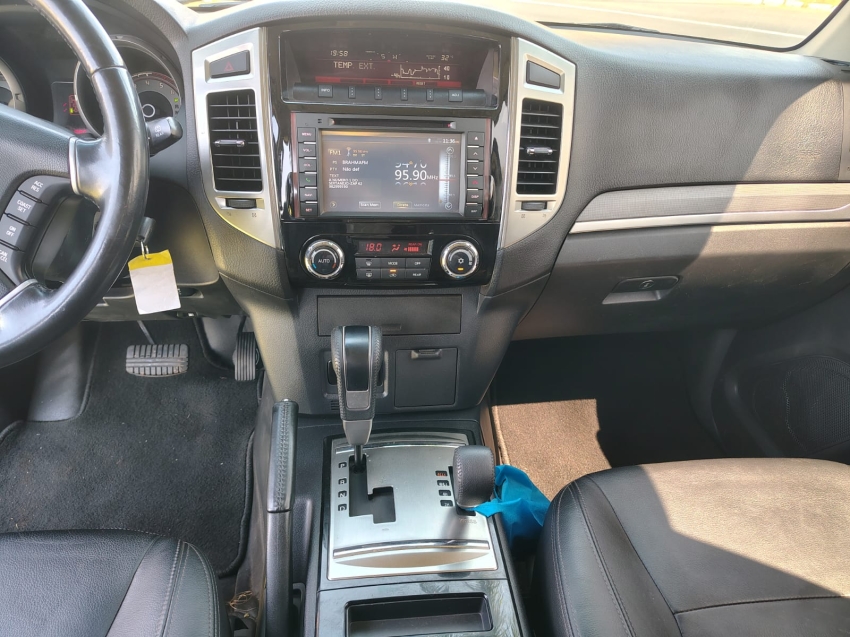 Mitsubishi PAJERO FULL 3.2 HPE 4X4 16V TURBO INTERCOOLER DIESEL 4P AUTOMÁTICO