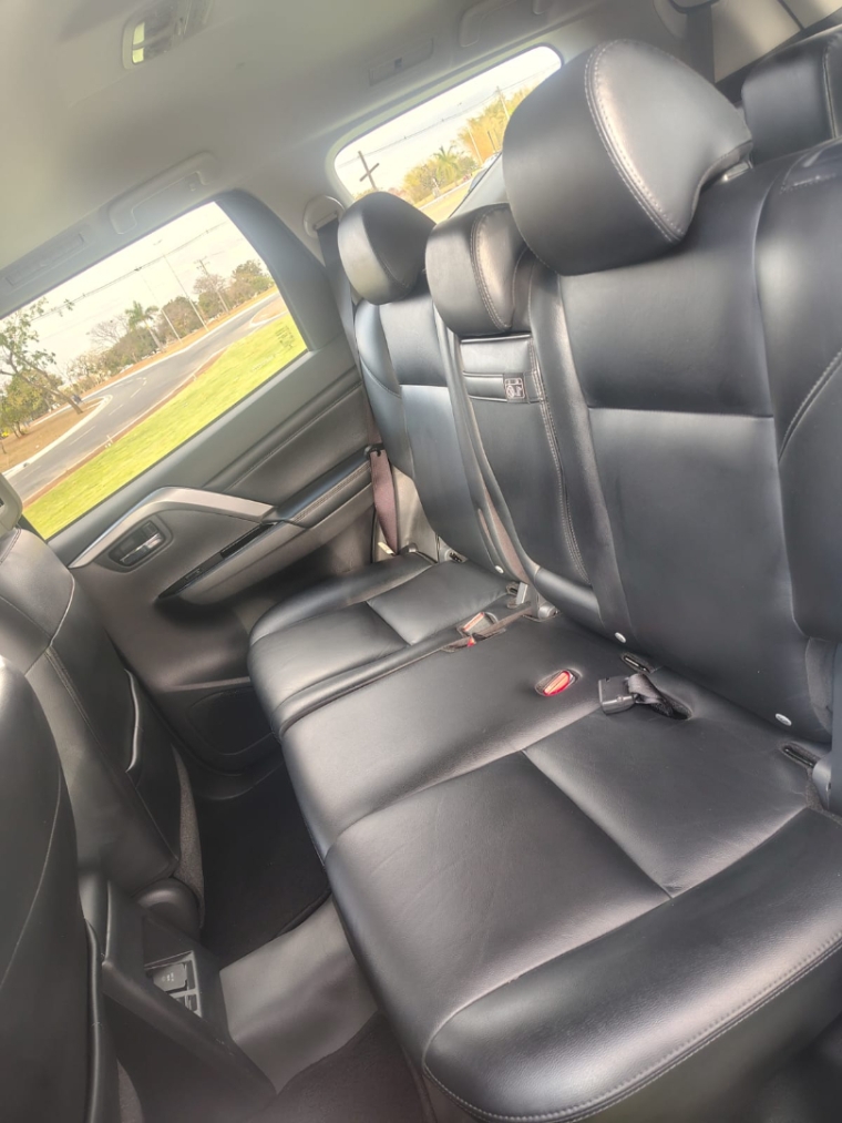 Mitsubishi PAJERO SPORT 2.4 16V MIVEC TURBO DIESEL HPE-S AWD AUTOMÁTICO