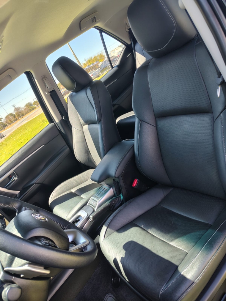 Toyota HILUX SW4 2.8 D-4D TURBO DIESEL SRX PLATINUM 7L 4X4 AUTOMÁTICO