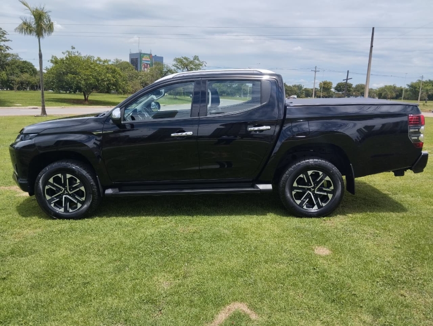 Mitsubishi L200 TRITON 2.4 TURBO DIESEL 4X4 AT SPORT HPE-S