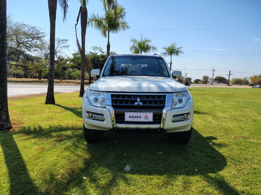 Mitsubishi PAJERO FULL 3.2 HPE 4X4 16V TURBO INTERCOOLER DIESEL 4P AUTOMÁTICO