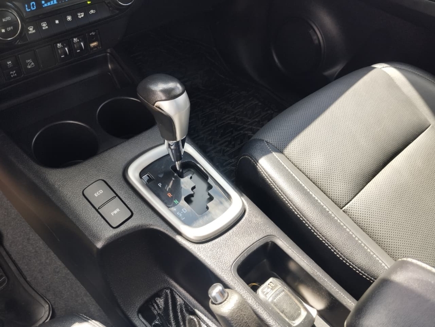 Toyota HILUX 2.8 D-4D TURBO DIESEL CD SRX 4X4 AUTOMÁTICO