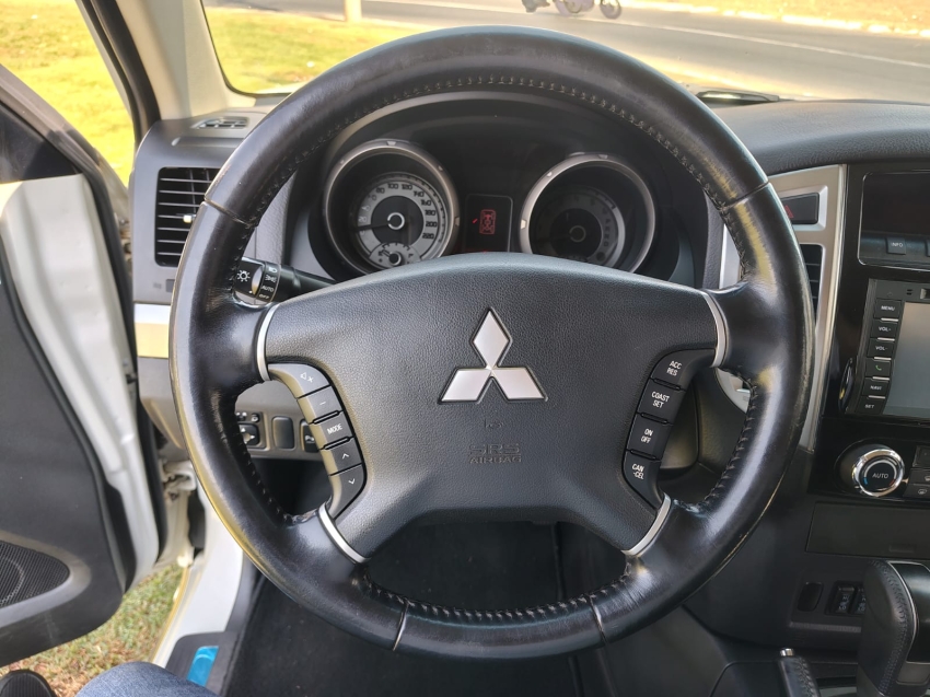 Mitsubishi PAJERO FULL 3.2 HPE 4X4 16V TURBO INTERCOOLER DIESEL 4P AUTOMÁTICO