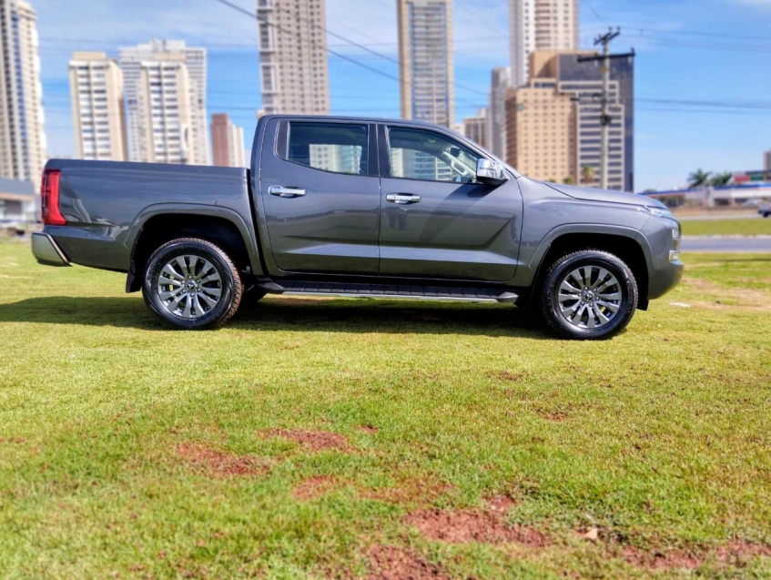 Mitsubishi TRITON 2.4 BITURBO DIESEL CD HPE-S 4X4 AUTOMÁTICO