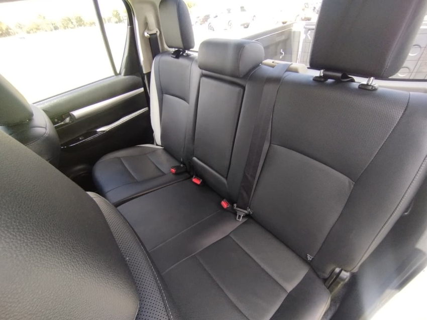 Toyota HILUX 2.8 D-4D TURBO DIESEL CD SRX 4X4 AUTOMÁTICO
