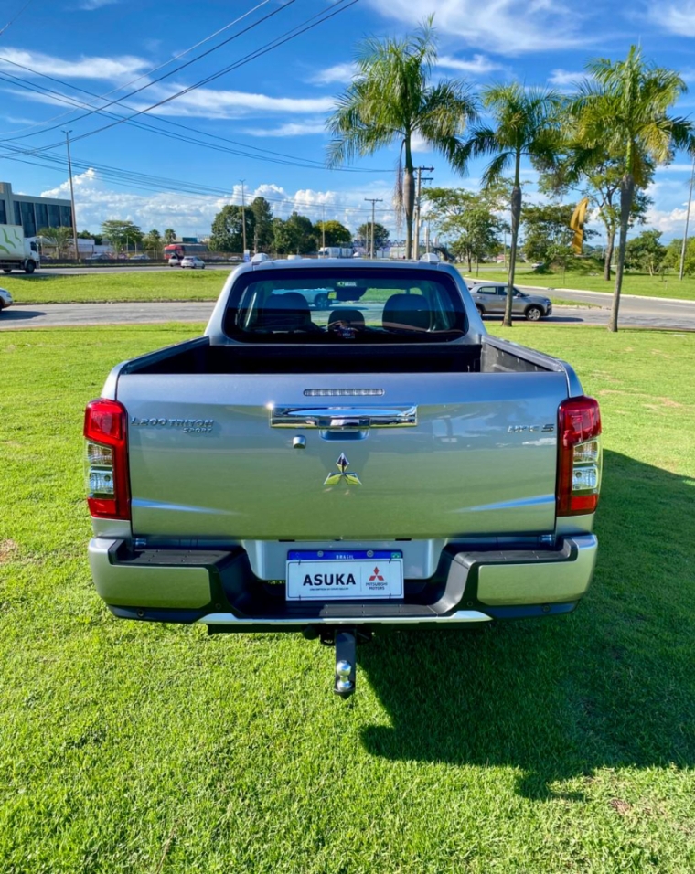 Mitsubishi L200 TRITON 2.4 TURBO DIESEL 4X4 AT SPORT HPE-S