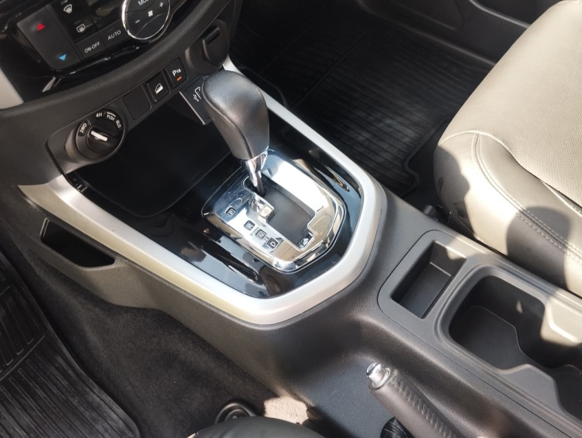 Nissan FRONTIER 2.3 16V TURBO DIESEL LE CD 4X4 AUTOMÁTICO