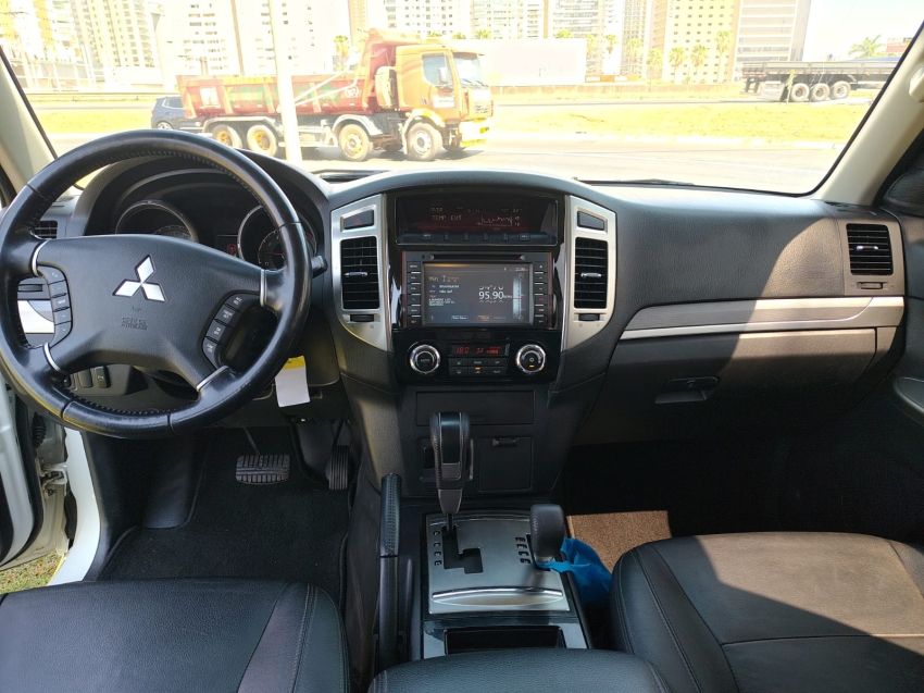 Mitsubishi PAJERO FULL 3.2 HPE 4X4 16V TURBO INTERCOOLER DIESEL 4P AUTOMÁTICO