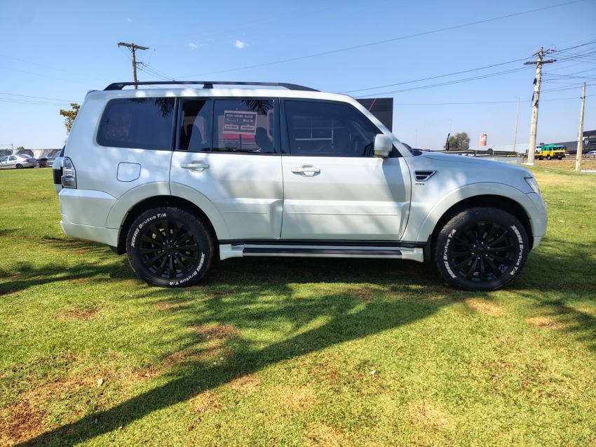 Mitsubishi PAJERO FULL 3.2 HPE 4X4 16V TURBO INTERCOOLER DIESEL 4P AUTOMÁTICO