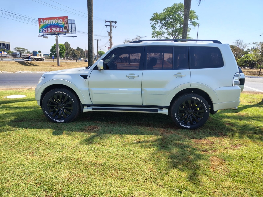Mitsubishi PAJERO FULL 3.2 HPE 4X4 16V TURBO INTERCOOLER DIESEL 4P AUTOMÁTICO
