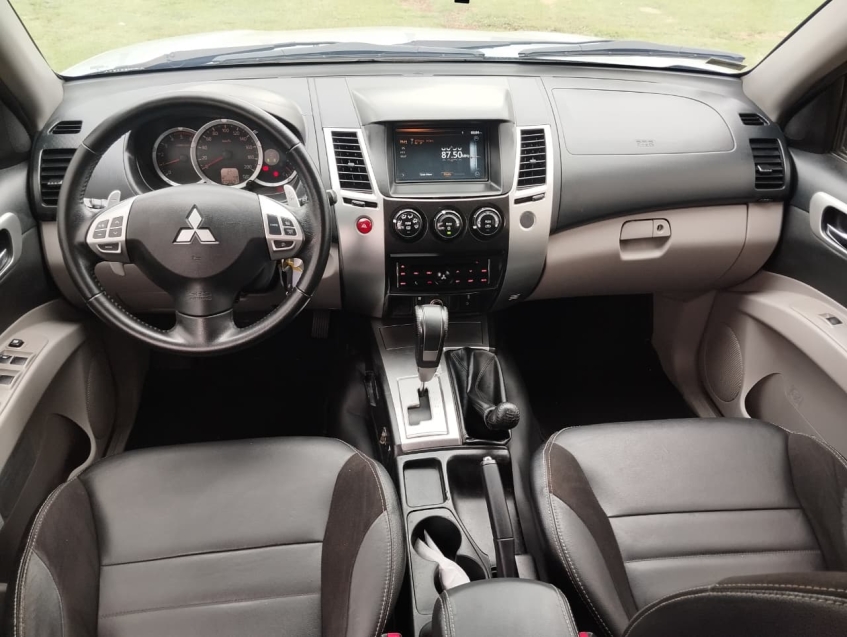 Mitsubishi PAJERO 3.2 HPE 4X4 7 LUGARES 16V TURBO INTERCOOLER DIESEL 4P AUTOMÁTICO