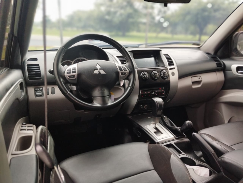 Mitsubishi PAJERO 3.2 HPE 4X4 7 LUGARES 16V TURBO INTERCOOLER DIESEL 4P AUTOMÁTICO