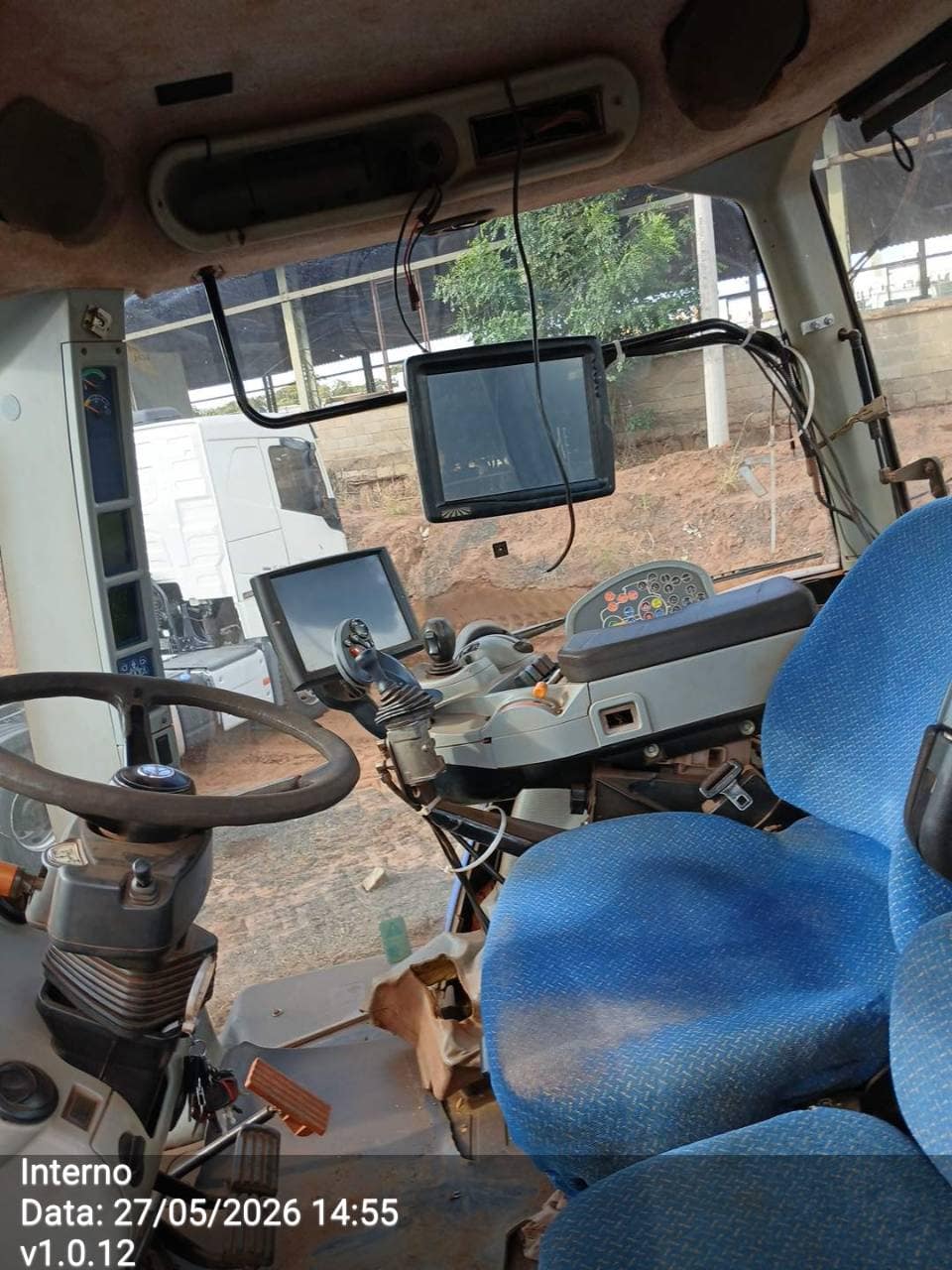 NEW HOLLAND T 8.325