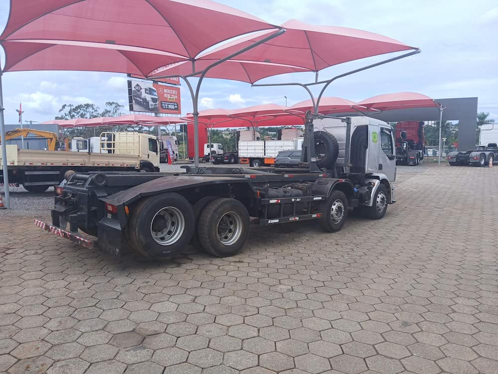 Volvo VM330 8X2R
