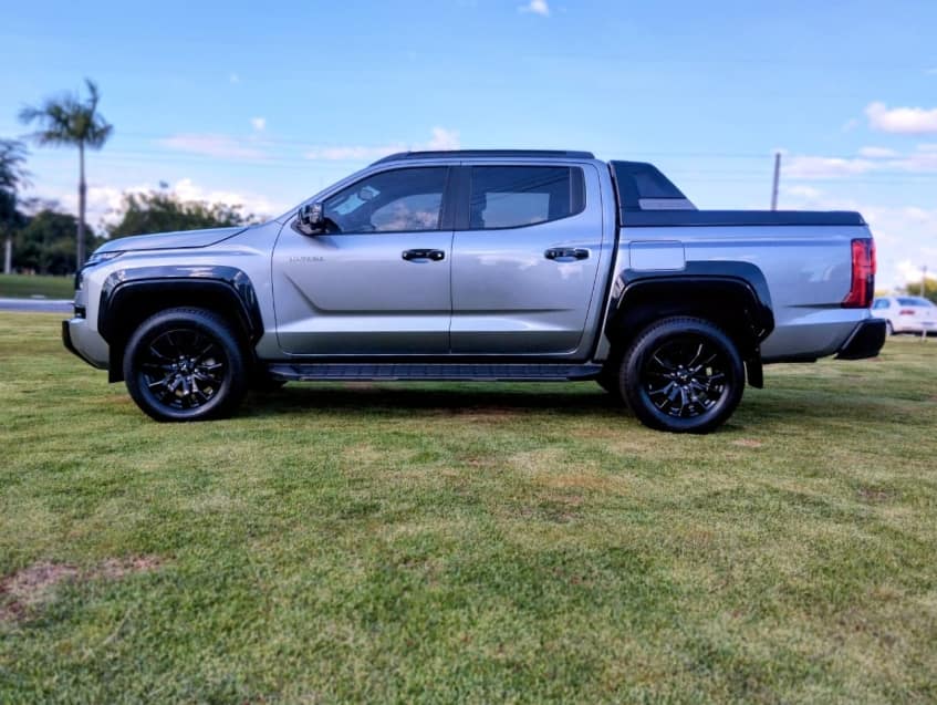 Mitsubishi TRITON 2.4 BITURBO DIESEL CD KATANA 4X4 AUTOMÁTICO