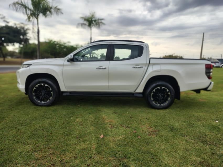 Mitsubishi L200 TRITON 2.4 16V TURBO DIESEL SPORT HPE CD 4P 4X4 AUTOMÁTICO