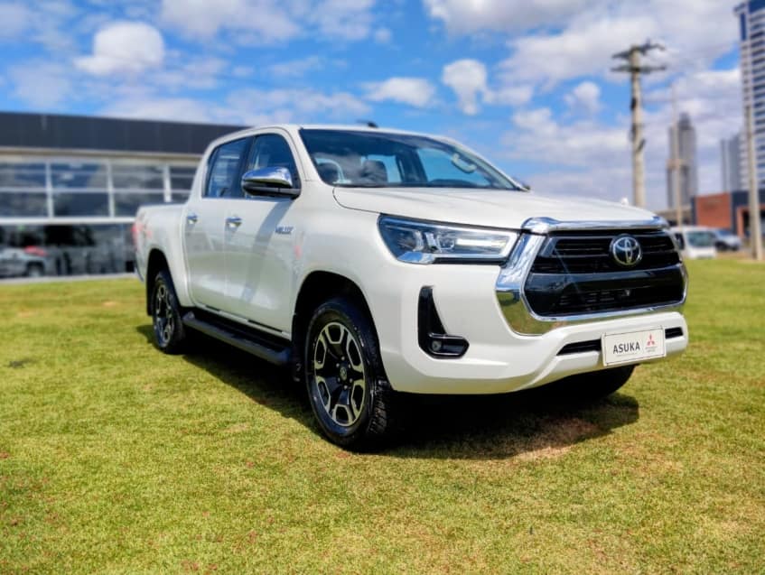 Toyota HILUX 2.8 D-4D TURBO DIESEL CD SRX 4X4 AUTOMÁTICO