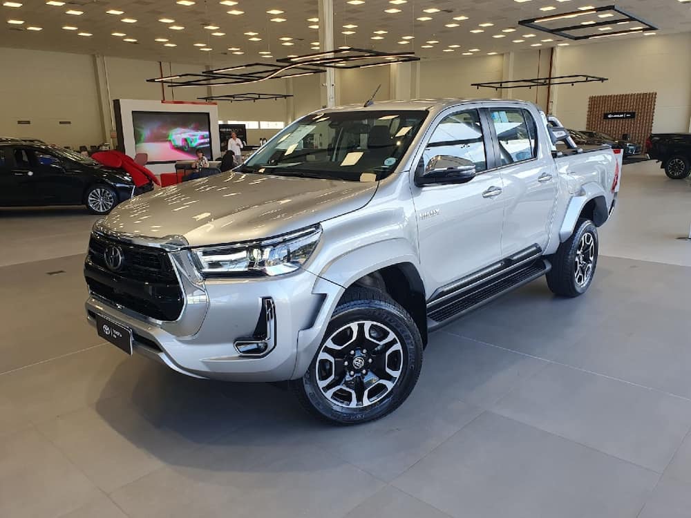 TOYOTA HILUX 2.8 D-4D TURBO DIESEL CD SRX PLUS 4X4 AUTOMÁTICO