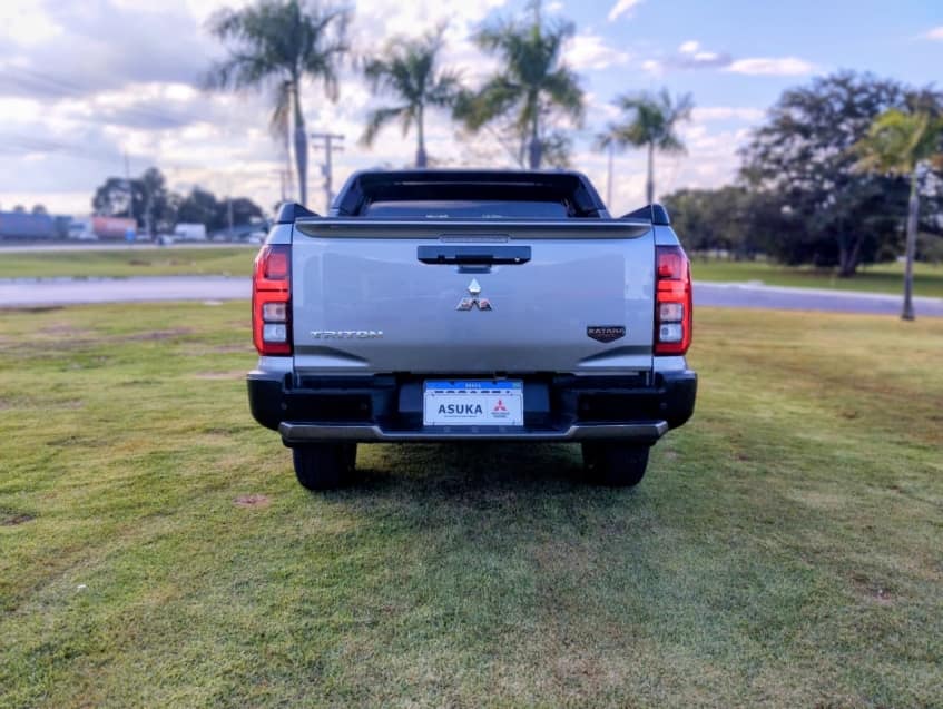 Mitsubishi TRITON 2.4 BITURBO DIESEL CD KATANA 4X4 AUTOMÁTICO