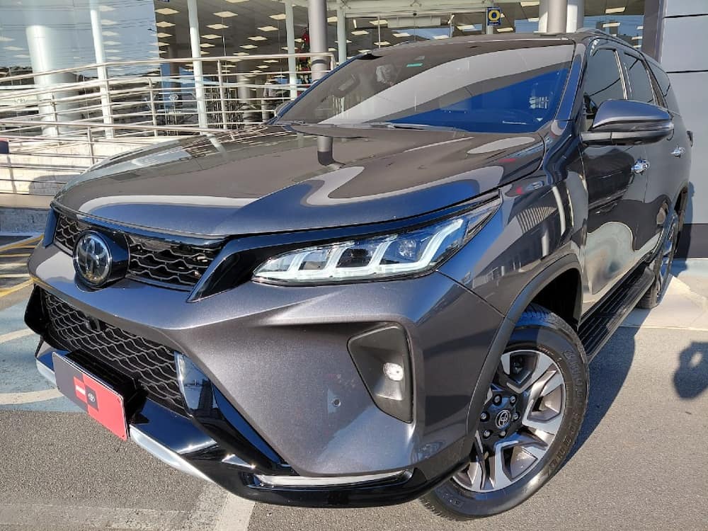 TOYOTA HILUX SW4 2.8 D-4D TURBO DIESEL DIAMOND 7L 4X4 AUTOMÁTICO