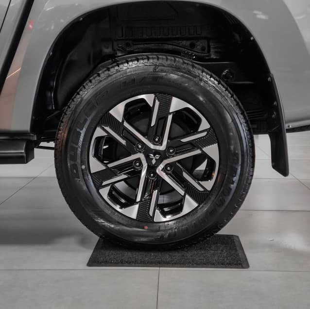 Mitsubishi L200 TRITON 2.4 16V TURBO DIESEL SPORT HPE-S CD 4P 4X4 AUTOMÁTICO 2024/2025