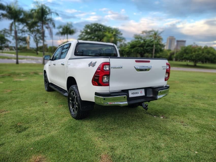 Toyota HILUX 2.8 D-4D TURBO DIESEL CD SRV 4X4 AUTOMÁTICO 2024/2024
