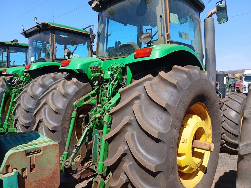 JOHN DEERE 7230J