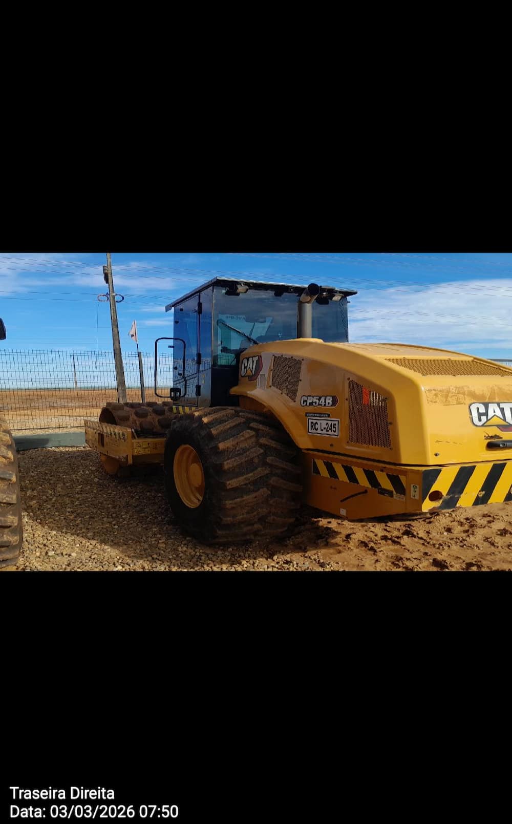 CATERPILLAR COMPACTADOR DE SOLO CSB54B