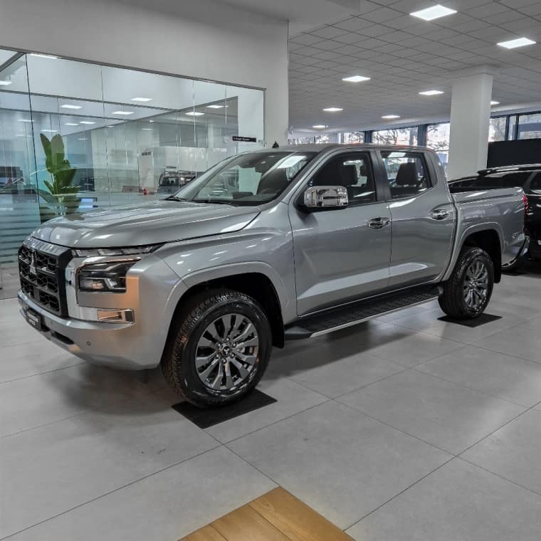 Mitsubishi TRITON 2.4 BITURBO DIESEL CD HPE-S 4X4 AUTOMÁTICO 2026/2027
