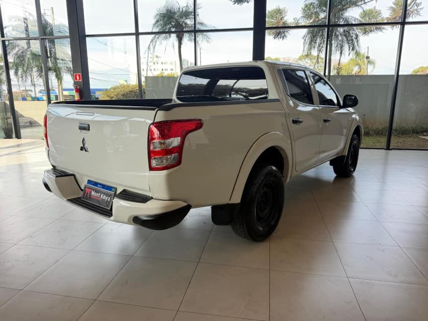 Mitsubishi L200 TRITON 2.4 16V TURBO DIESEL GL CD 4X4 MANUAL 2022/2023