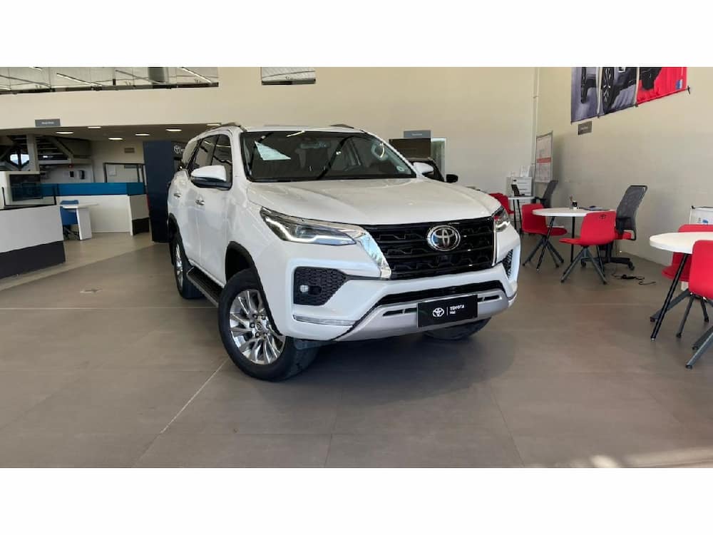 TOYOTA HILUX SW4 2.8 D-4D TURBO DIESEL SRX 4X4 AUTOMÁTICO