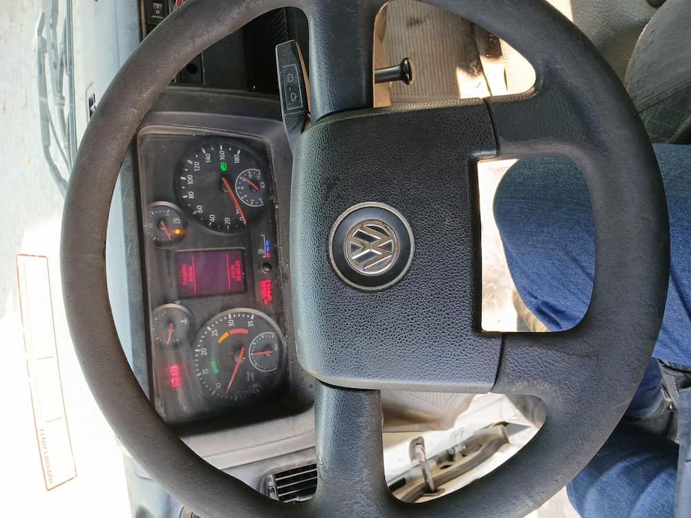VOLKSWAGEN 10-160 E DELIVERY 2P DIESEL E5