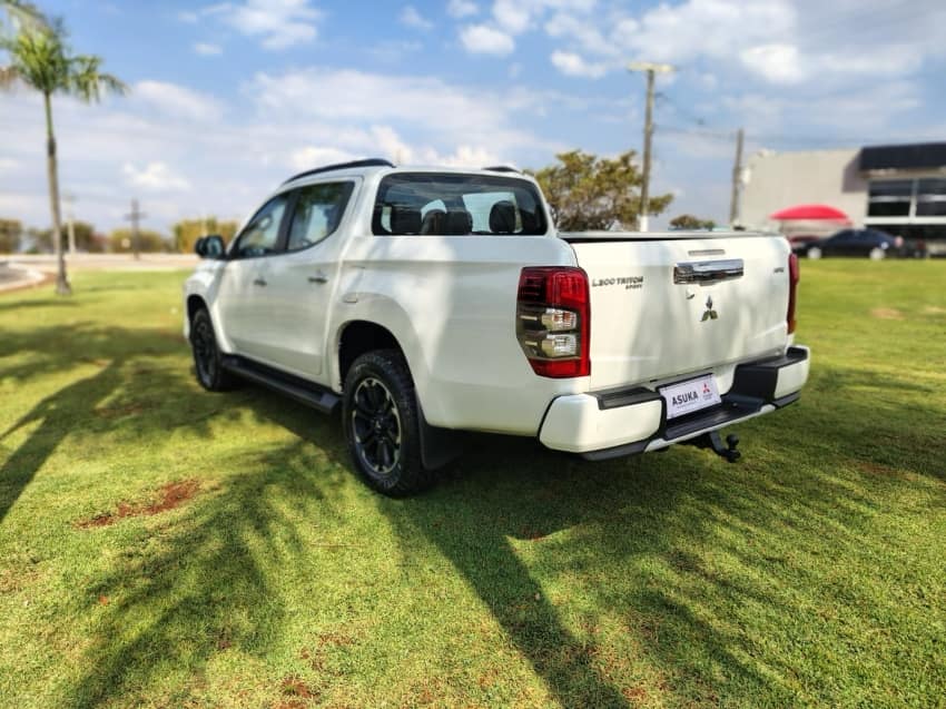 Mitsubishi L200 TRITON 2.4 16V TURBO DIESEL SPORT HPE CD 4P 4X4 AUTOMÁTICO