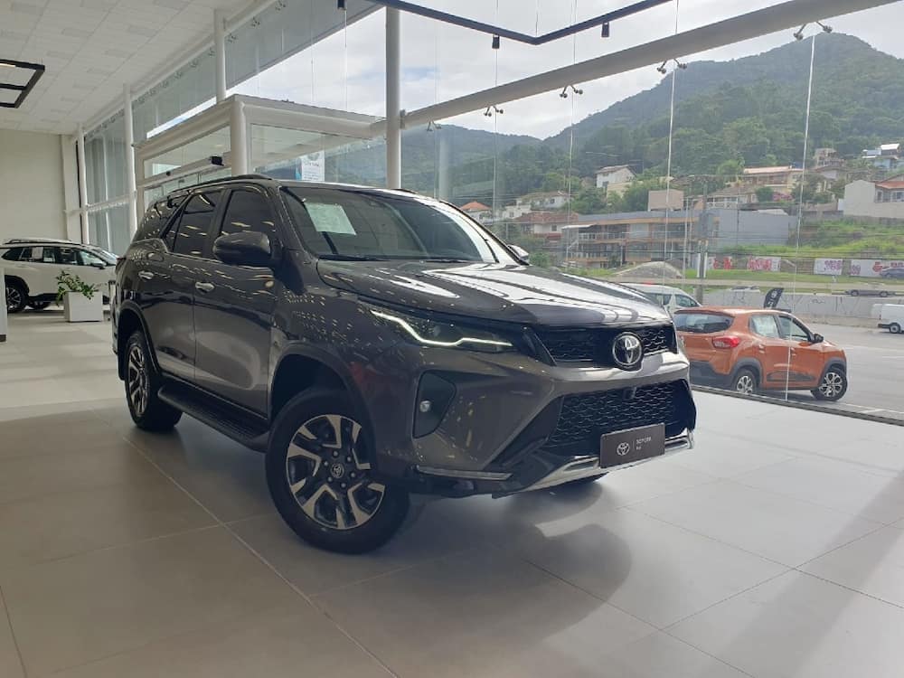 TOYOTA HILUX SW4 2.8 D-4D TURBO DIESEL SRX 4X4 AUTOMÁTICO