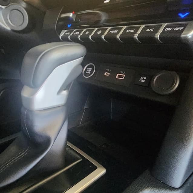 Mitsubishi TRITON 2.4 BITURBO DIESEL CD KATANA 4X4 AUTOMÁTICO 2025/2026