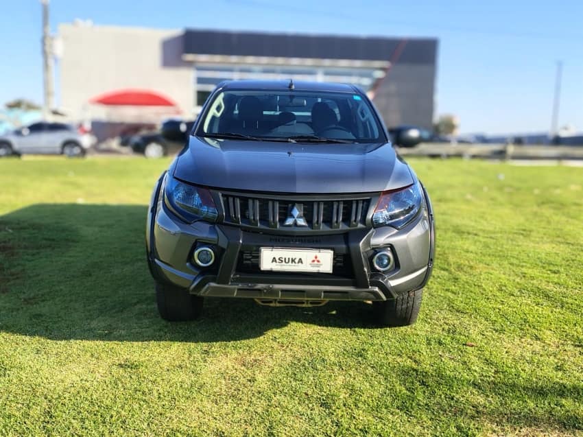 Mitsubishi L200 TRITON 2.4 16V TURBO DIESEL SPORT GLX CD 4P 4X4 MANUAL