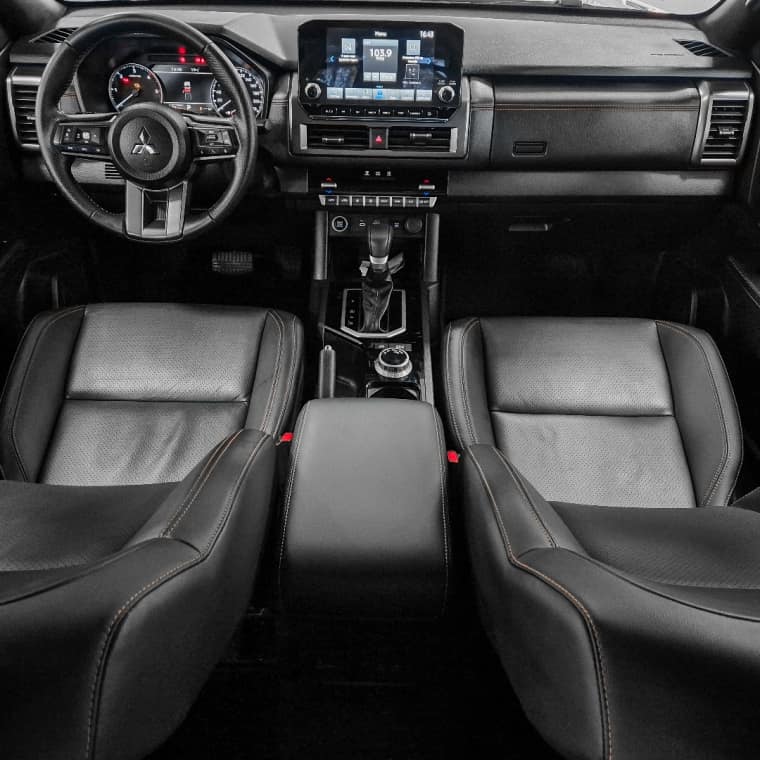 Mitsubishi TRITON 2.4 BITURBO DIESEL CD KATANA 4X4 AUTOMÁTICO 2025/2026