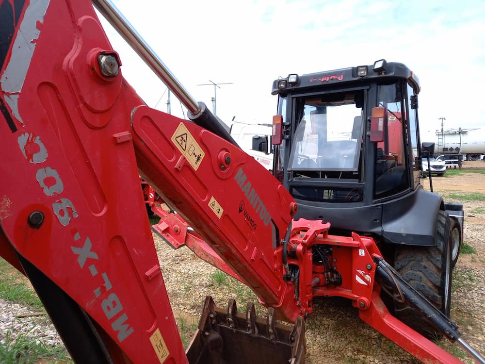 MANITOU RETROESCAVADEIRA