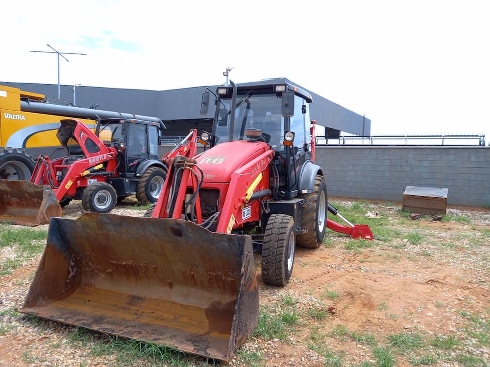 MANITOU RETROESCAVADEIRA