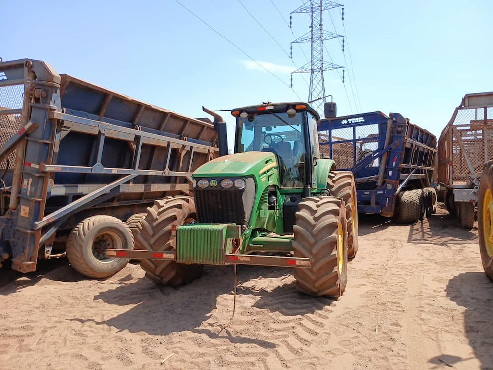 JOHN DEERE 7230J