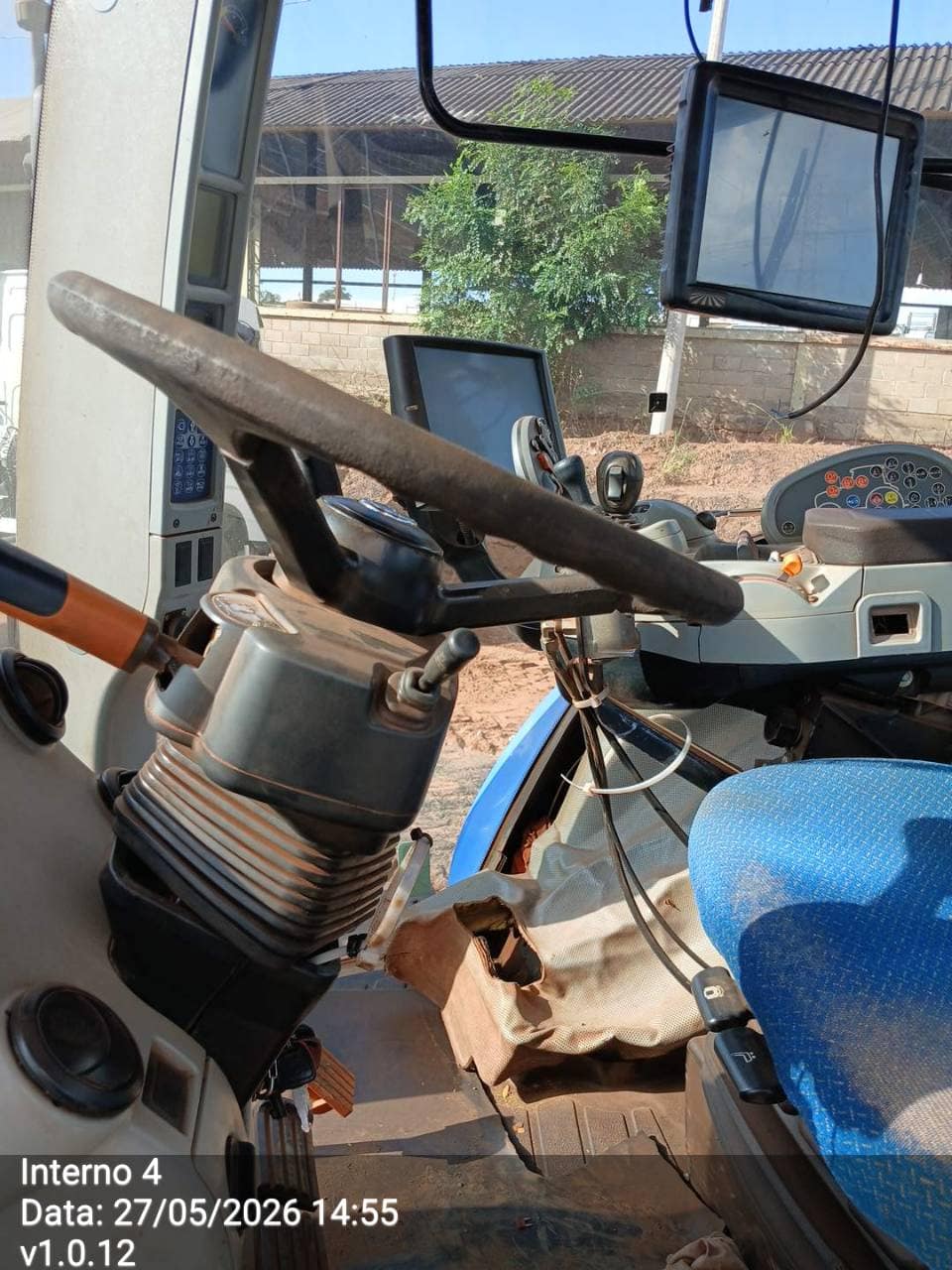 NEW HOLLAND T 8.325