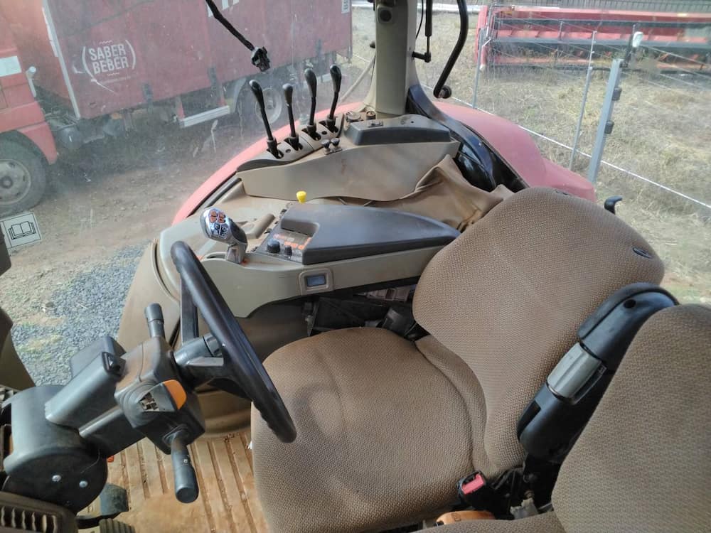 CASE Puma 230