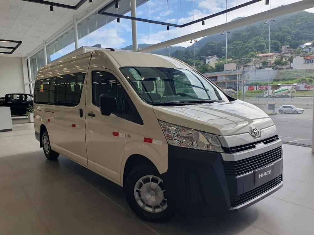 TOYOTA HIACE 2.8 D-4D TURBO DIESEL MINIBUS 15+1 DX AUTOMÁTICO