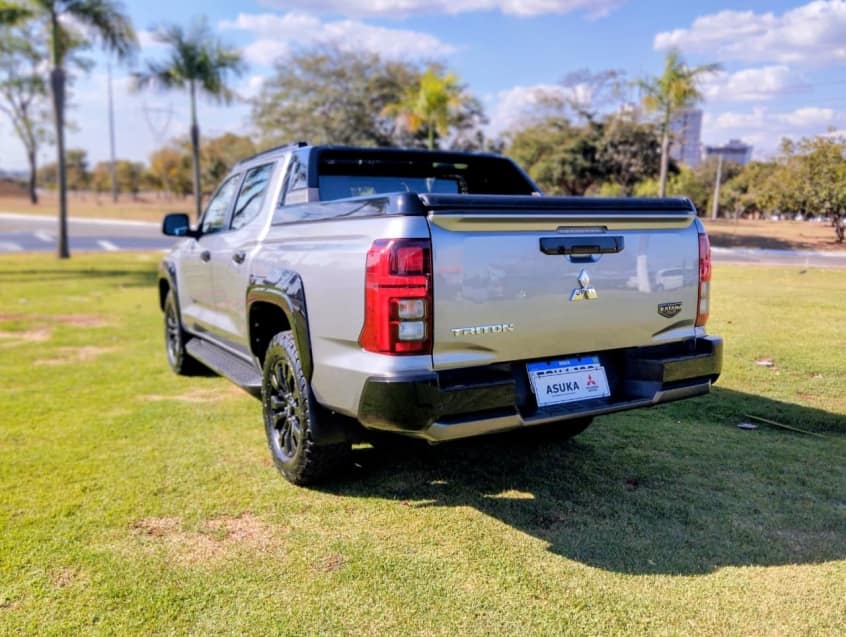 Mitsubishi TRITON 2.4 BITURBO DIESEL CD KATANA 4X4 AUTOMÁTICO