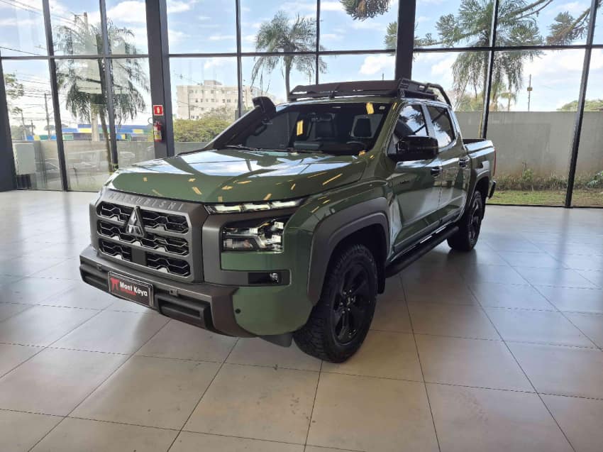 Mitsubishi TRITON 2.4 BITURBO DIESEL CD SAVANA 4X4 AUTOMÁTICO 2025/2026